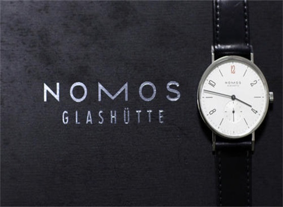 NOMOS手表怎么調時間?