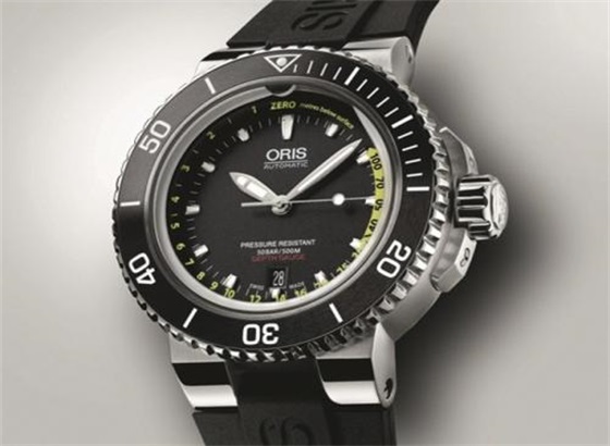 豪利時手表Aquis Date