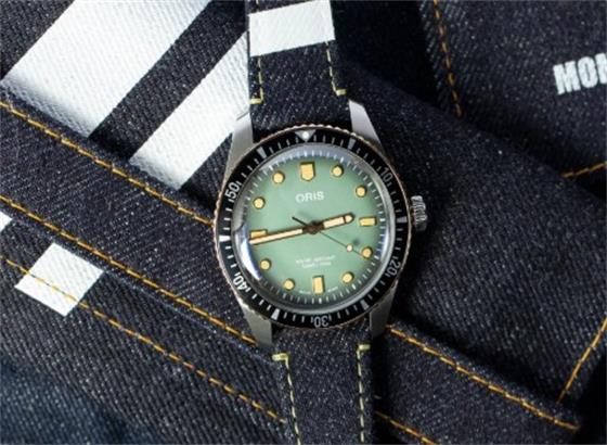豪利時（ORIS）DIVERS 65桃太郎特別版