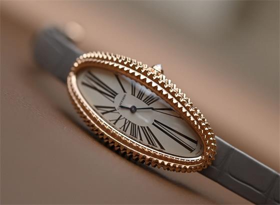年度最佳WatchPro女士腕表:卡地亞(Cartier)BaignoireAllongé