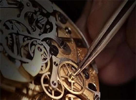 需要為蕭邦自動機械腕表上鏈嗎？