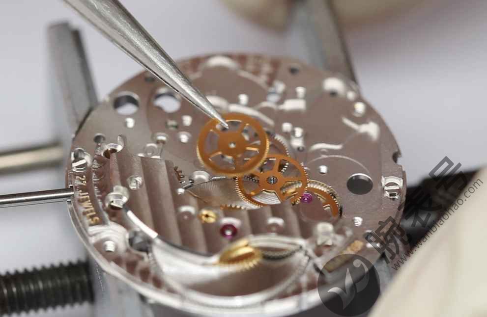 NOMOS手表表冠脫落了如何再安裝回去