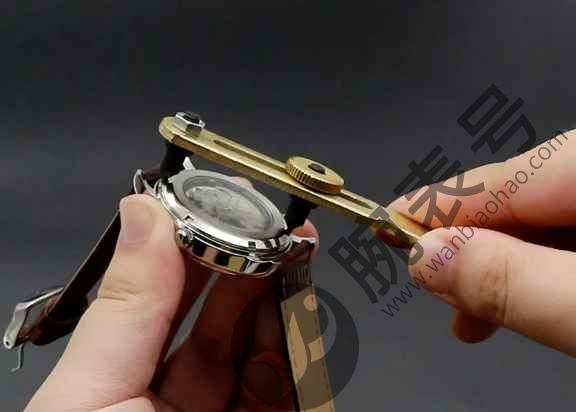 歐米茄手表為什么走時慢了幾十分鐘